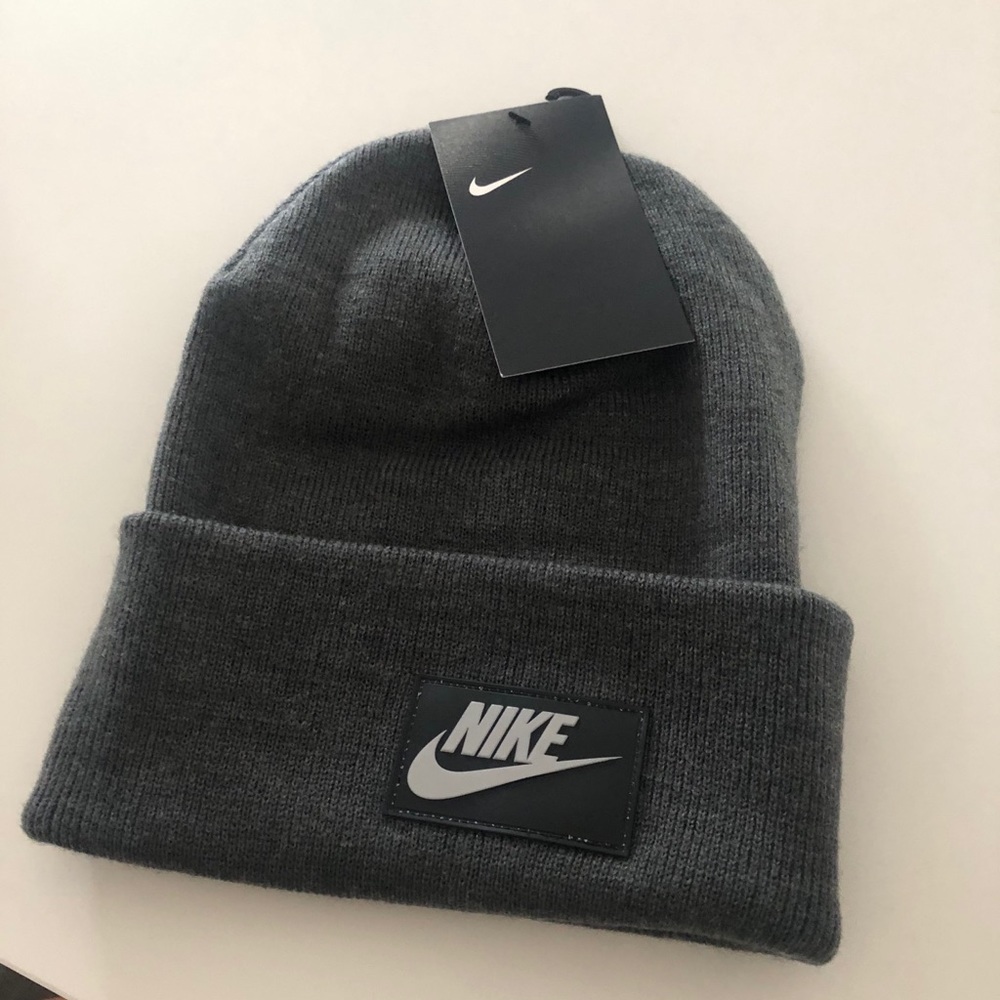 nike beanie with tags